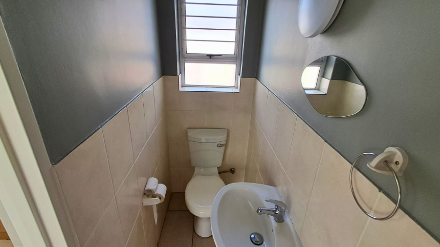 To Let 2 Bedroom Property for Rent in Somerset West Western Cape